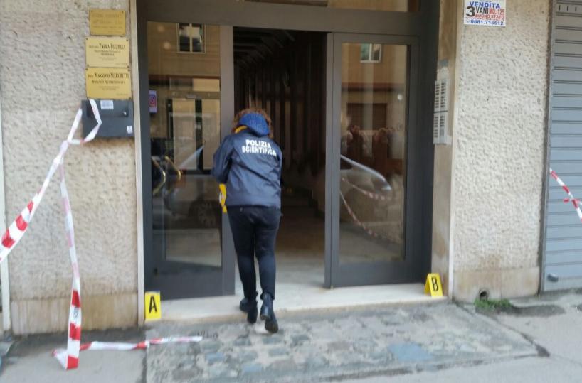 Foggia, sparatoria in cittàcolpi di pistola in un portone