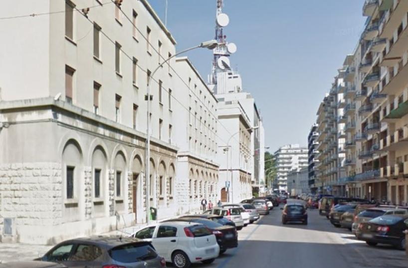 Bari, raid dal parrucchierein tre picchiano dipendente