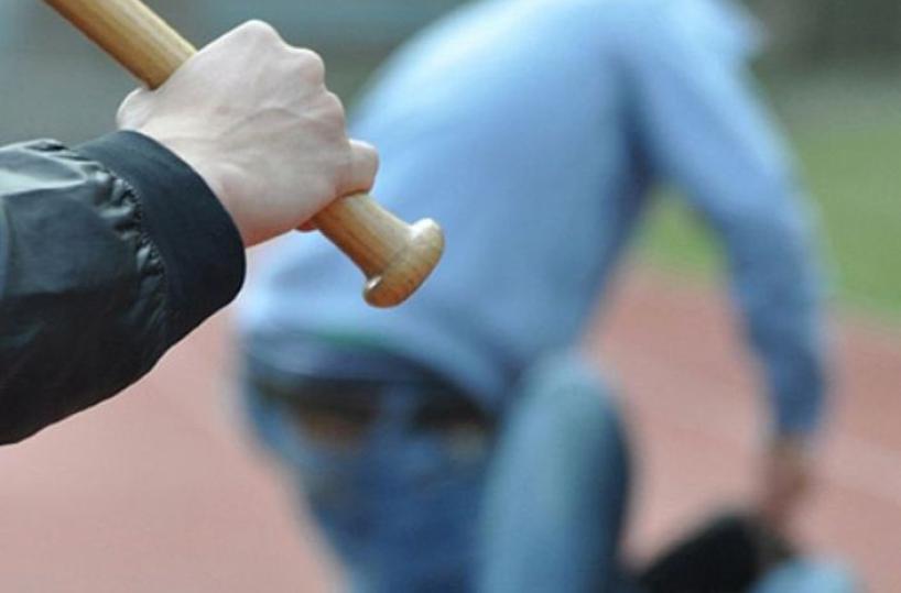 aggressione con bastone