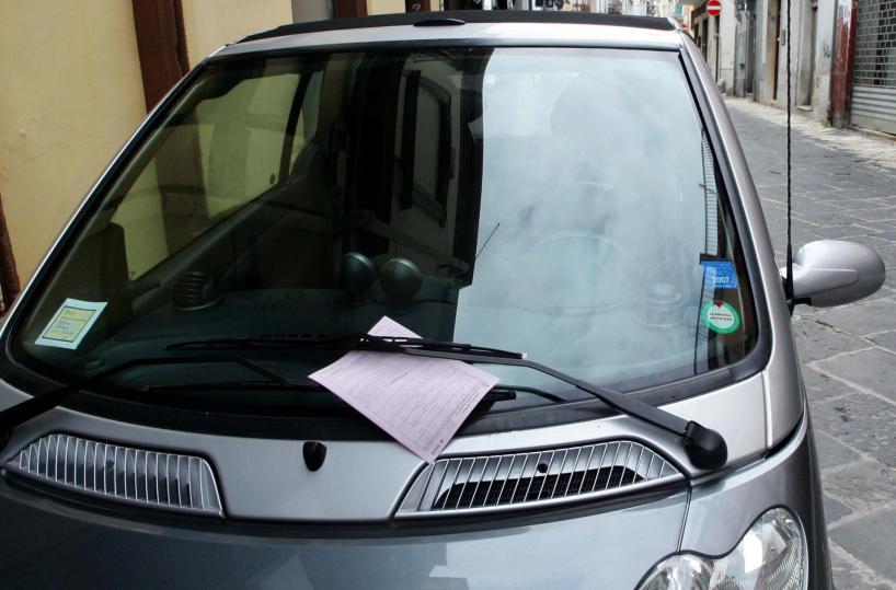 Barletta, «Io, multata sulle strisce blu fantasma di via Gabbiani»