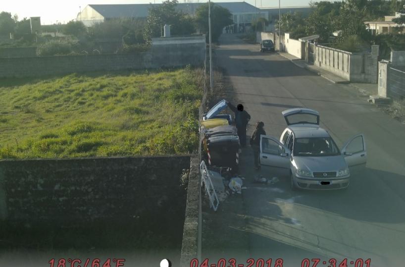 Lecce, evasori e foto trappoleguerra del Comune sui rifiuti