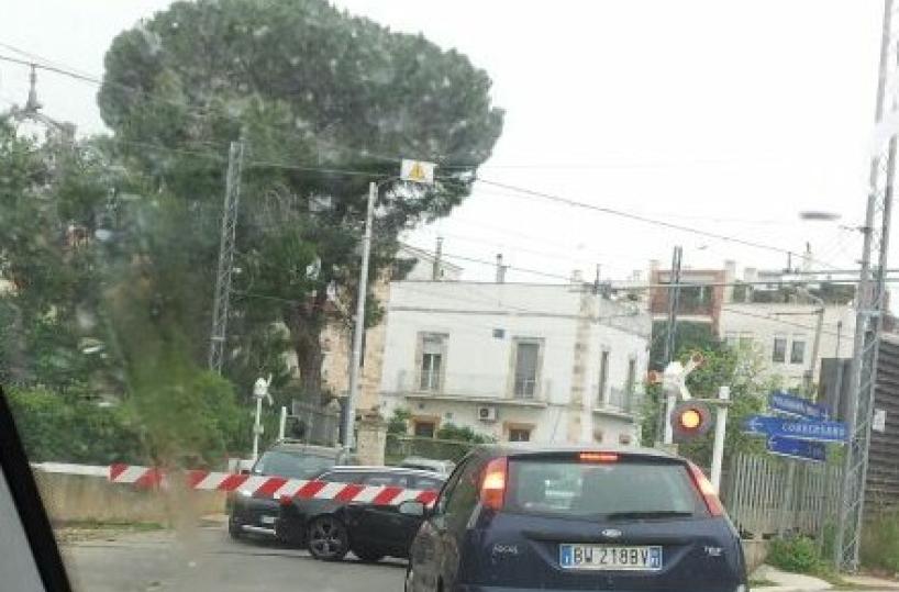 Castellana Grotte, 3 autointrappolate tra le sbarre
