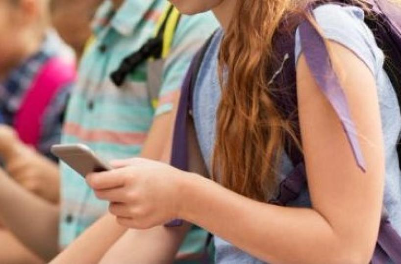 Lecce, padre le toglie cellulare12enne si taglia il polso