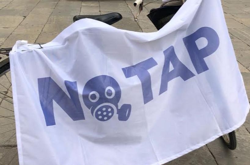 No Tap, sit-in pacifico  in piazza Sant’Oronzo