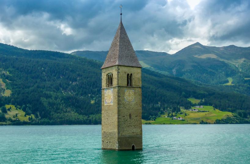 Il campanile nel lago