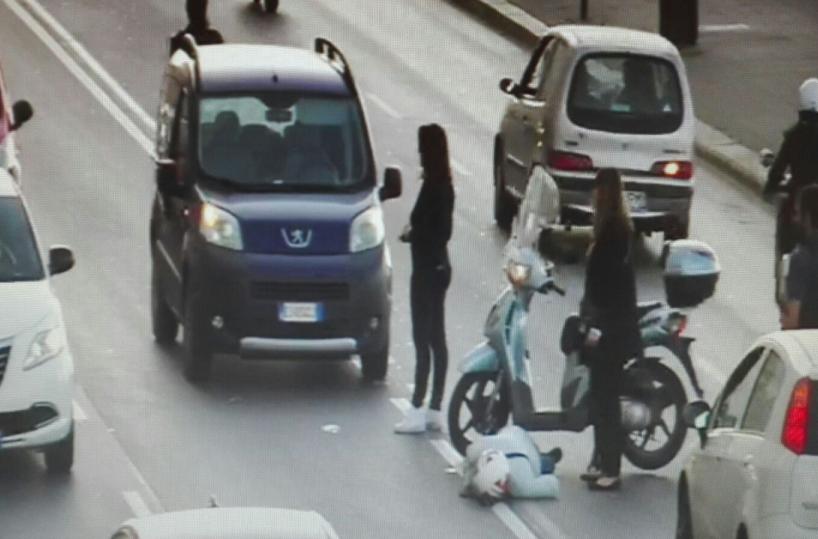 Bari, cade con la motosul lungomare: muore 54enne