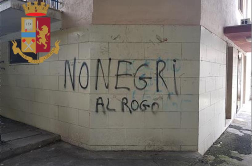 «No negri, al rogo»: a Canosadenunciato un 47enne
