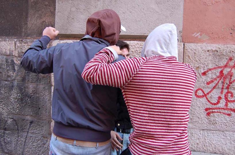 Spintoni, minacce, ingiurie vittime e carnefici sui banchi