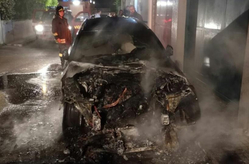 Brucia auto di imprenditore, l’ombra del dolo dietro il rogo