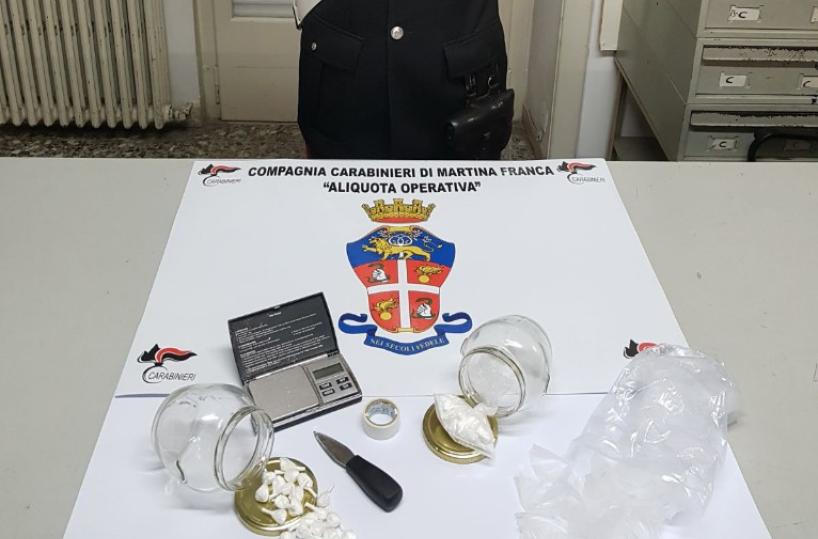 Martina, cane fiuta la «coca»in cassetta elettrica: in cella