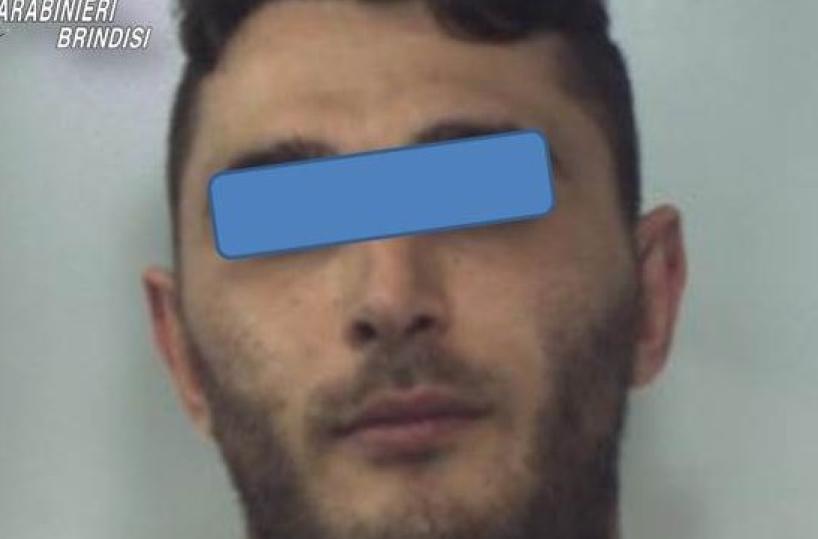 Latiano, evade due volteper importunare due «ex»