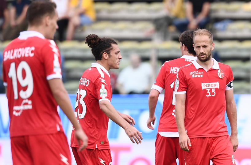 Bari, strada sbarrata: il Parma vince Il Foggia batte la Salernitana
