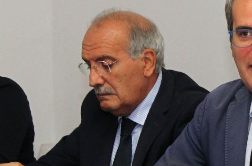 Soldi dall'Ilva, la base contro Vico: si dimetta