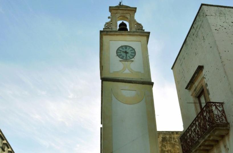 torre dell'orologio a Leverano