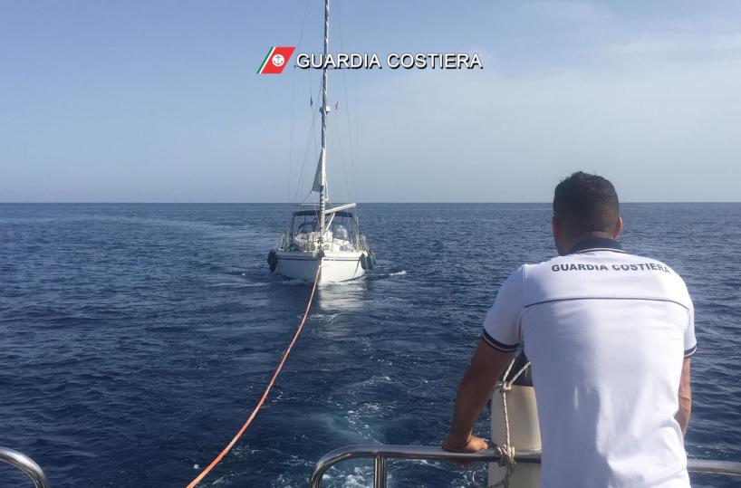Leuca, barca a vela alla derivasalvati due turisti tedeschi