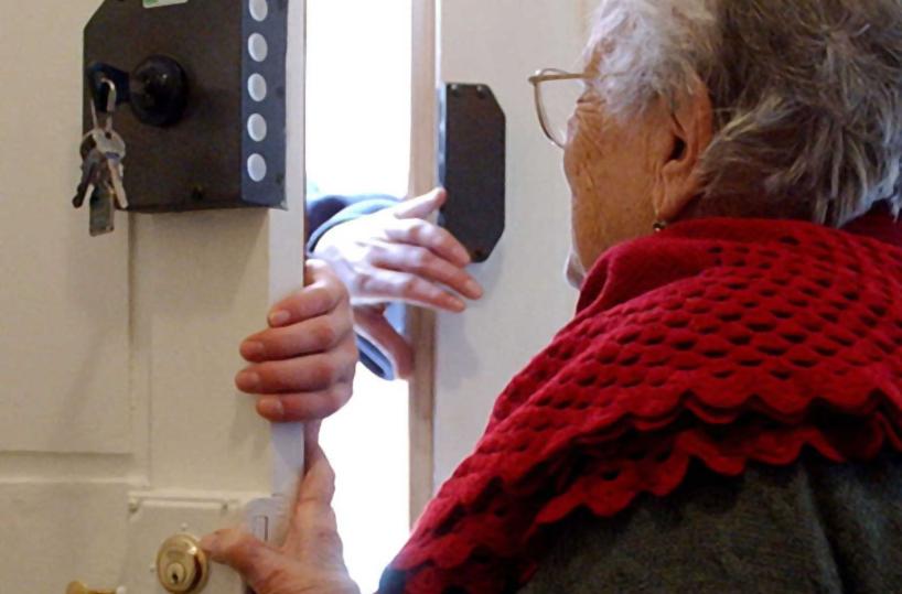 Falsi agenti, veri truffatori rubano 3800 euro a anziana