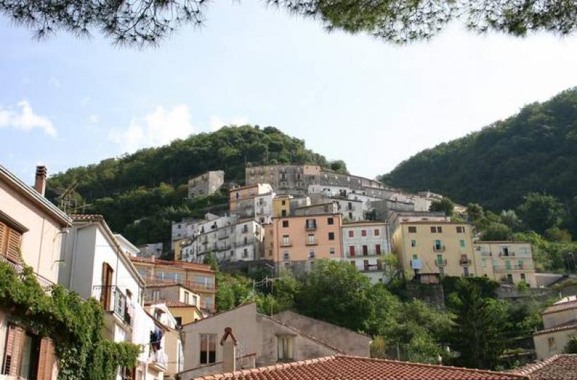 Cadavere trovato a Lauria, si ipotizza l'omicidio