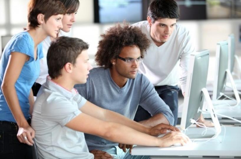 Gli adolescenti lontani dalla politica: mancano spazi per formarsi