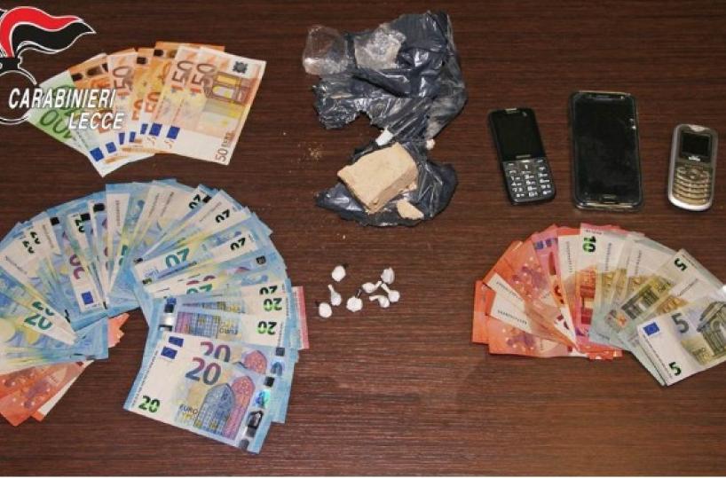 Galatone, si cambiano un paccodi eroina e soldi: due  arresti