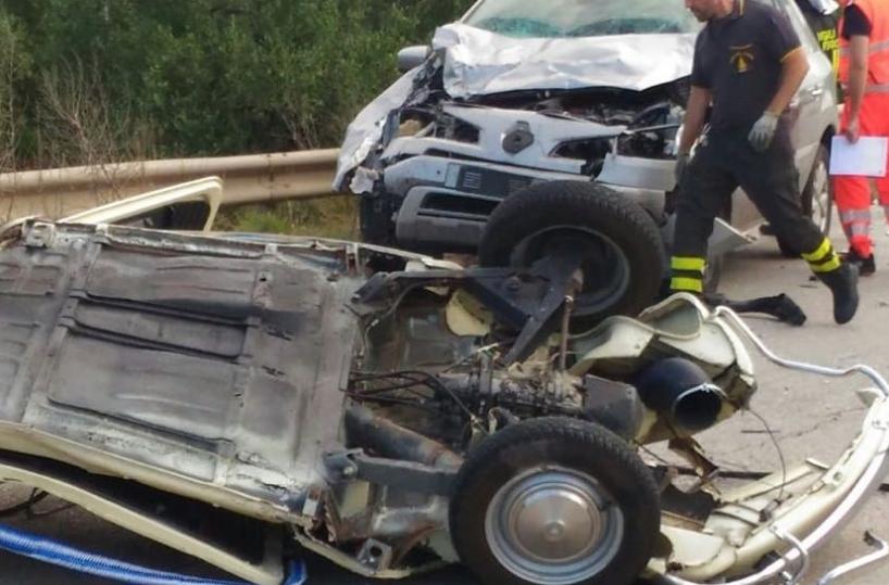 Andria, si ormpe il gancio: 24enne muore nell'auto trainata