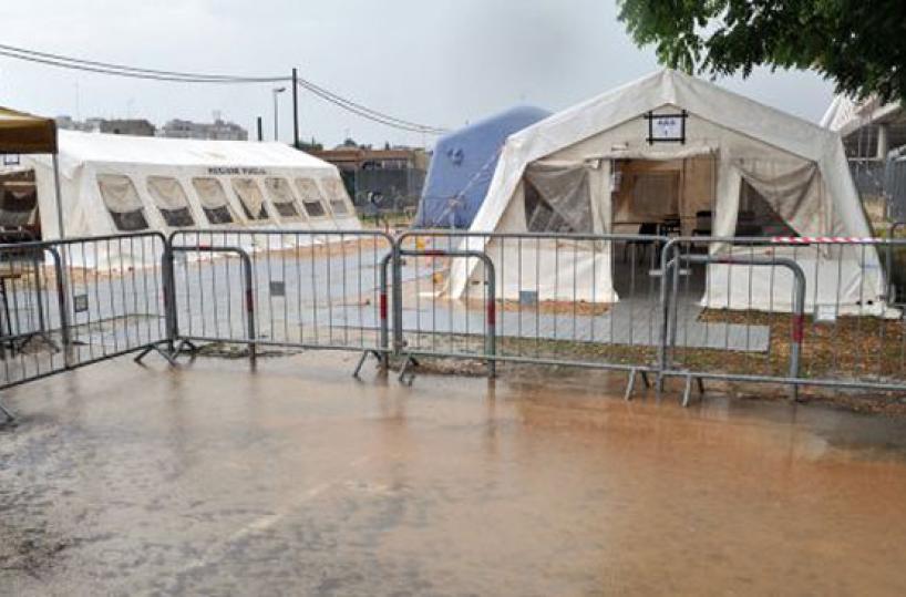 La tendopoli allagata del Palagiustizia di Bari