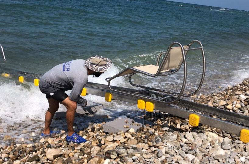 Bari, a Torre Quetta la passerella per i disabili