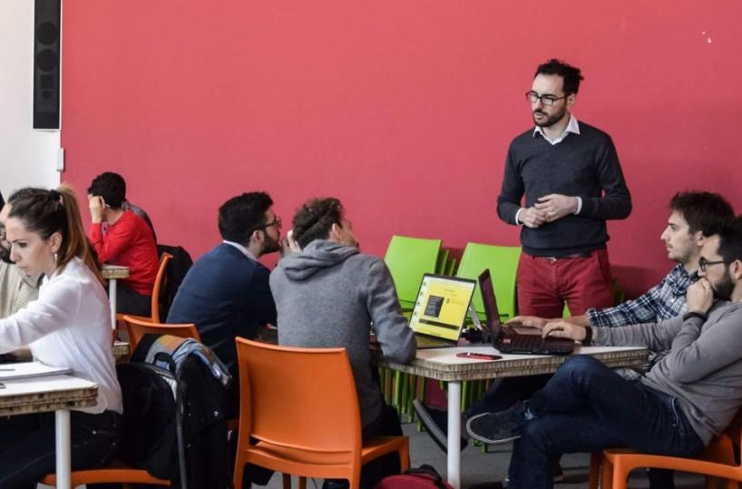 Digital marketingin palio a Baritre borse di studio