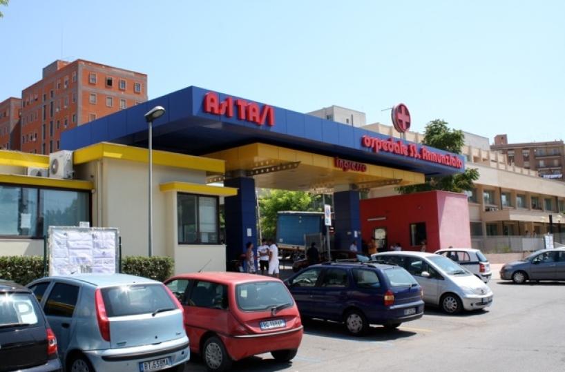 Taranto, momenti di tensione al Santissima Annunziata: Oss spintonata dal parente di un paziente
