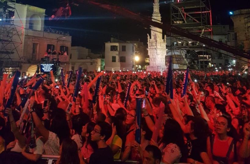 Battiti Live, prima tappa dal backstageErmal stupisce i fan, delirio per Irama