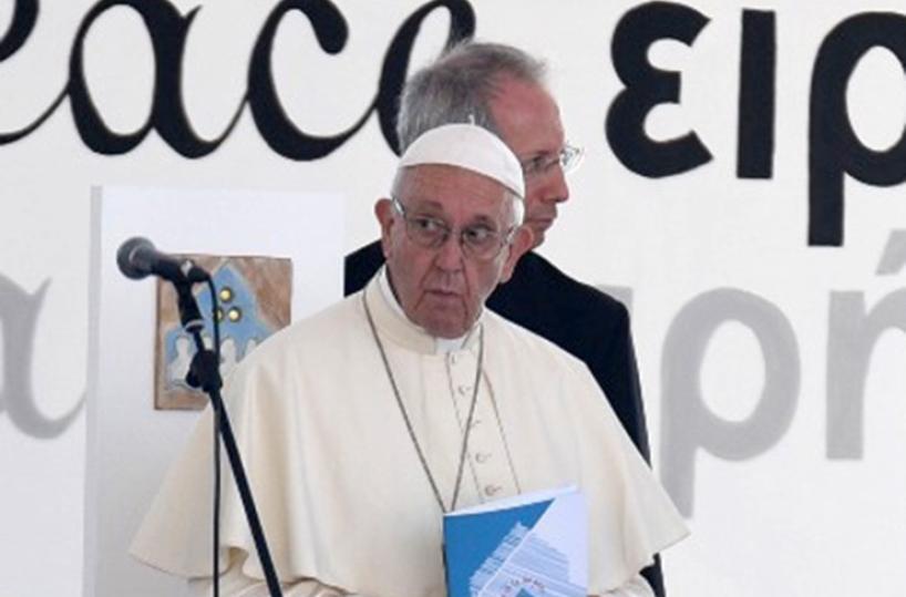 Papa Francesco al bivio tra popolarità e santità