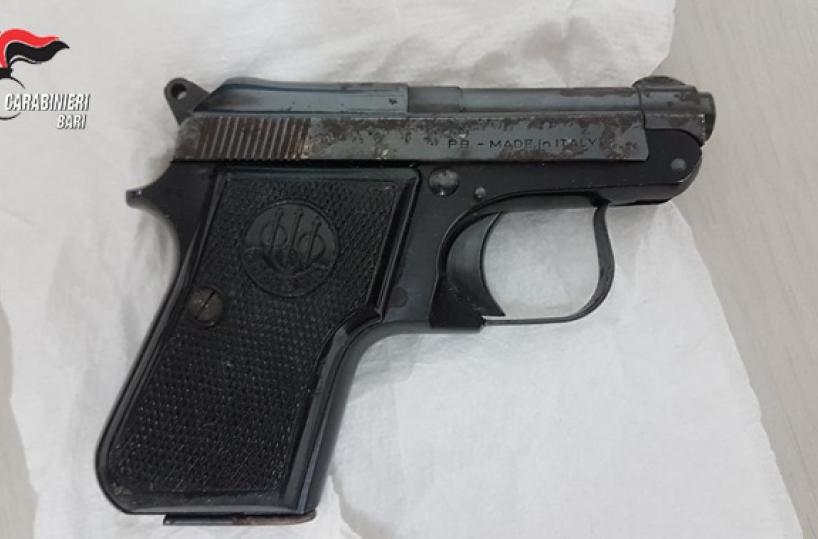 Aveva la pistola col colpo in canna: arrestato a Bari