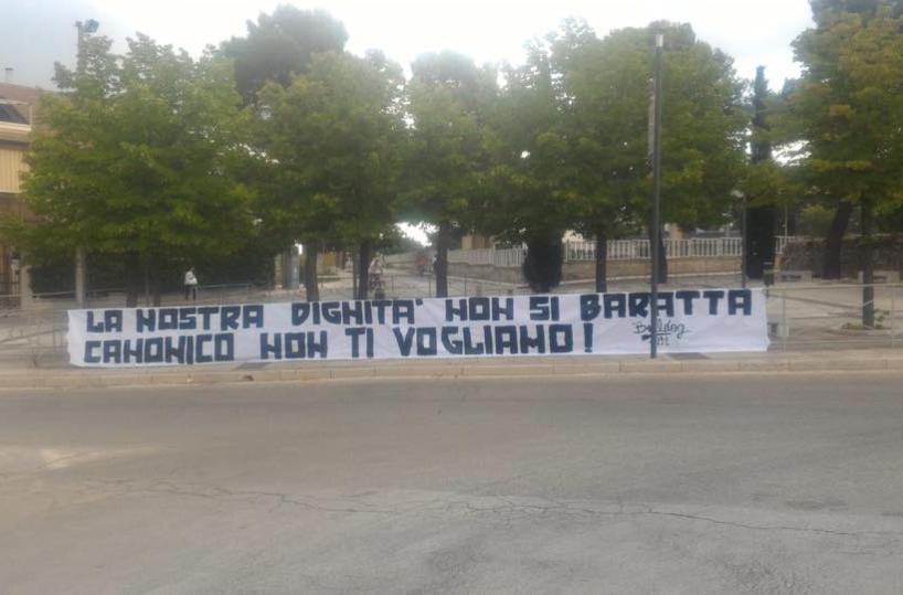 Bari, striscione contro CanonicoNo al titolo del Bisceglie. «Mi ritiro»