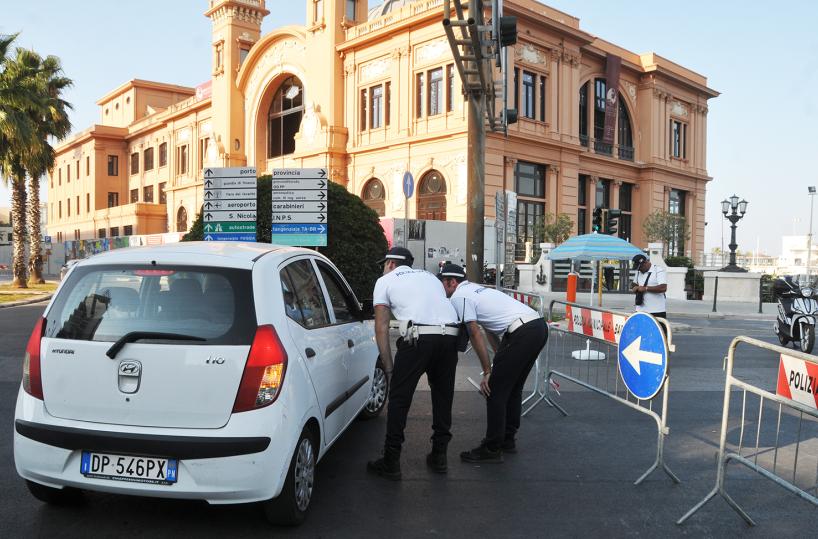 Bari, lungomare chiuso al trafficoDecaro si scusa: eventi in periferia
