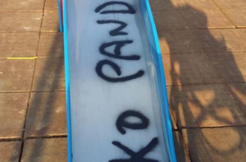 Taranto, vandali danneggianosvicolo parco giochi per bimbi