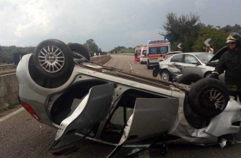 Brindisi-Lecce, carambola di autosulla statale 613: sette feriti