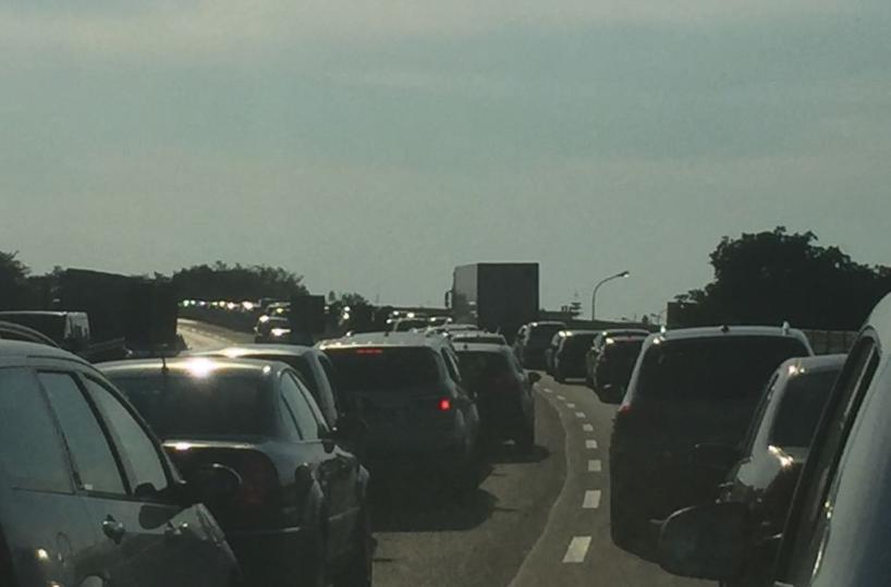 Contro esodo, Statale 17 Monopoli/Polignano: 4 km di coda per tamponamento
