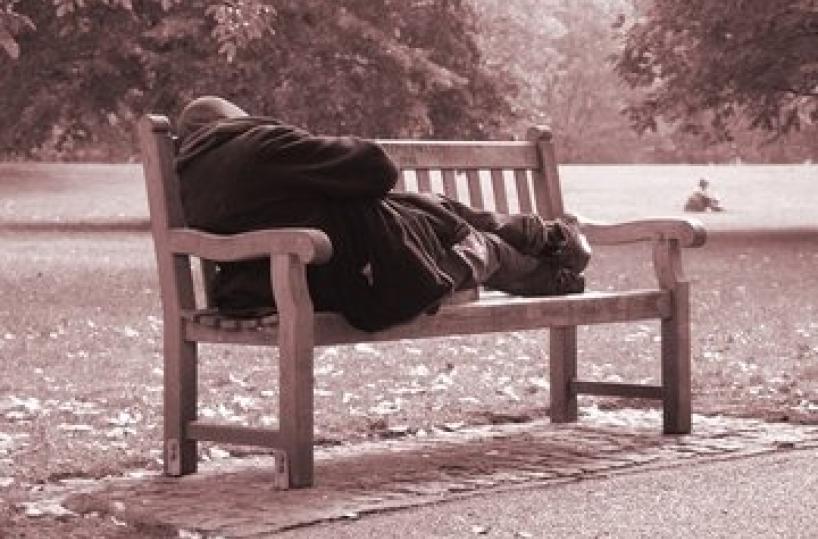 Bari, tra bivacchi e giacigli: la vita degli «invisibili»