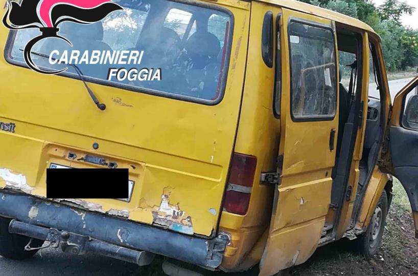 Ennesimo furgone sequestrato, braccianti e caporale riescono a fuggire