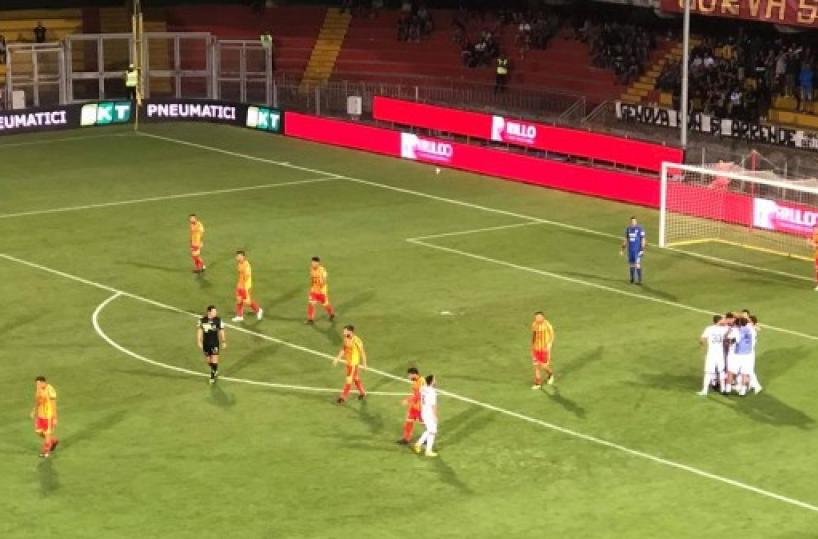 Lecce, prima in vantaggio di 3 retipoi Benevento rimonta e pareggia