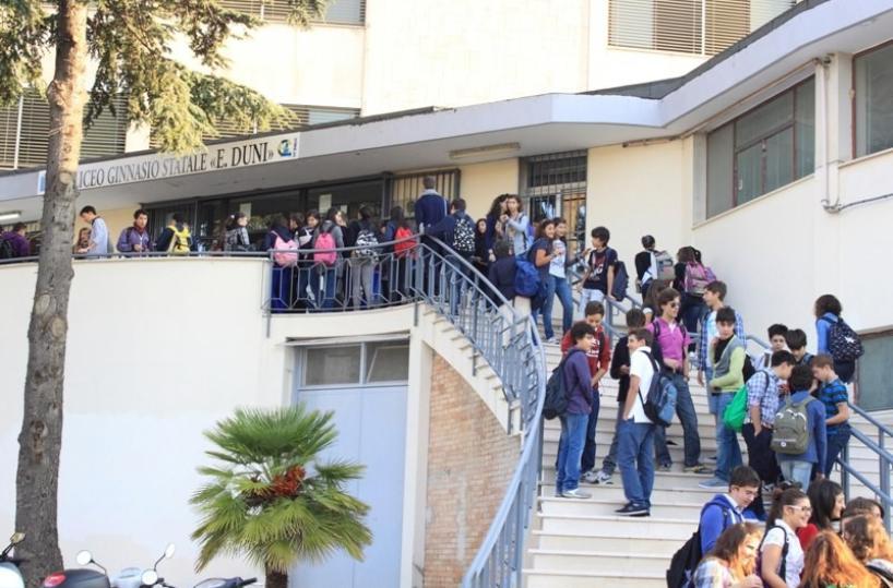 Matera, tegola sul liceo Duni conferma l’emergenza