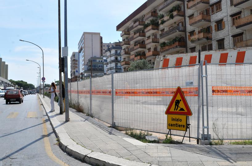 Via Amendola, procedono i lavori. Aperto il cantiere del cavalcavia di v.le Traiano