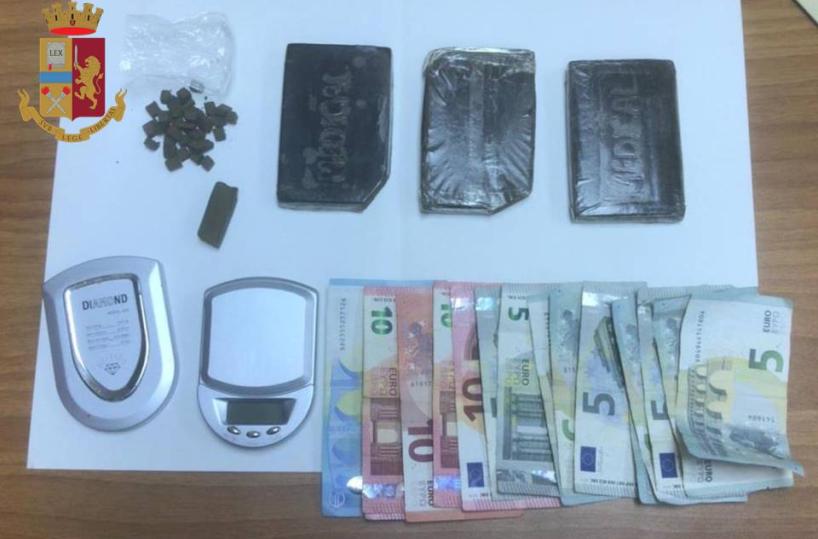Spacciava in un circolo ricreativo, arrestato 30enne a Taranto