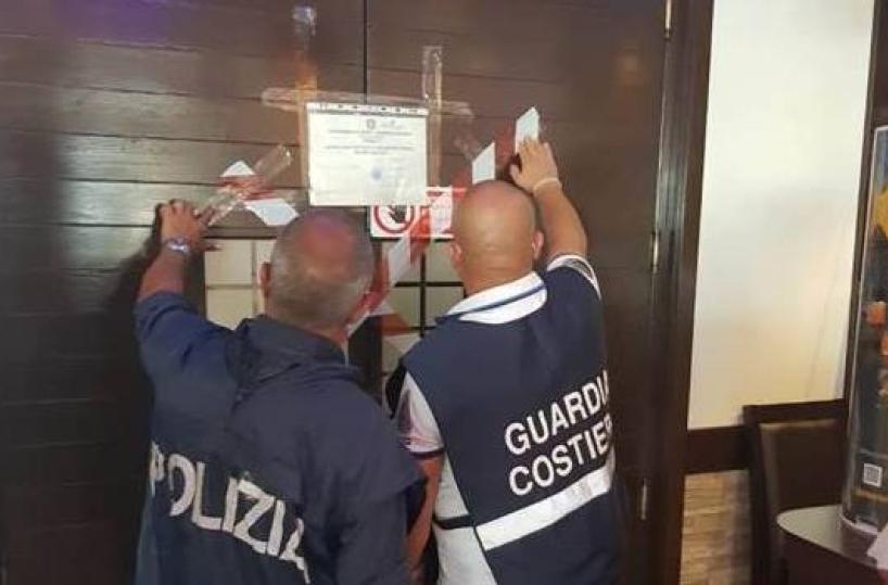 Pesce puzzolente e insetti, sigillia ristorante giapponese a Taranto
