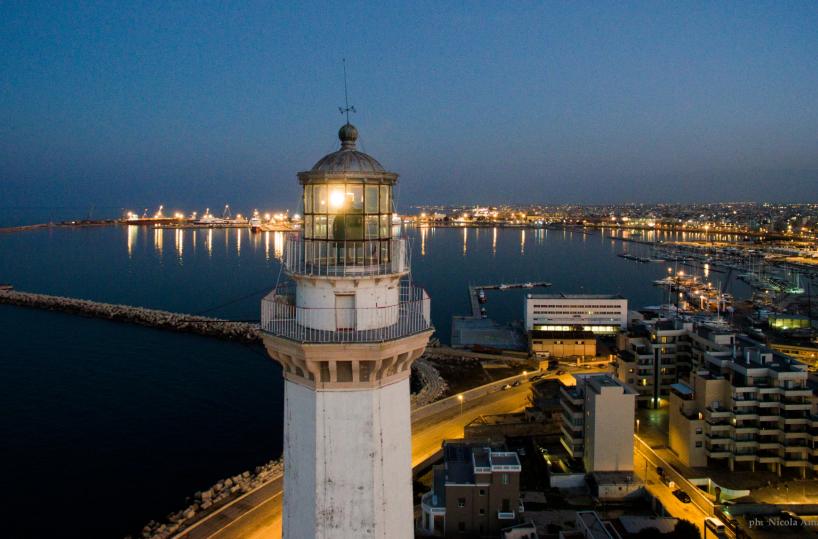 Bari, litiga con la mogliee accoltella il cognato