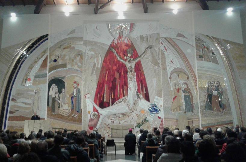 Arresto cardiaco durante la messa, prete salva parrocchiana