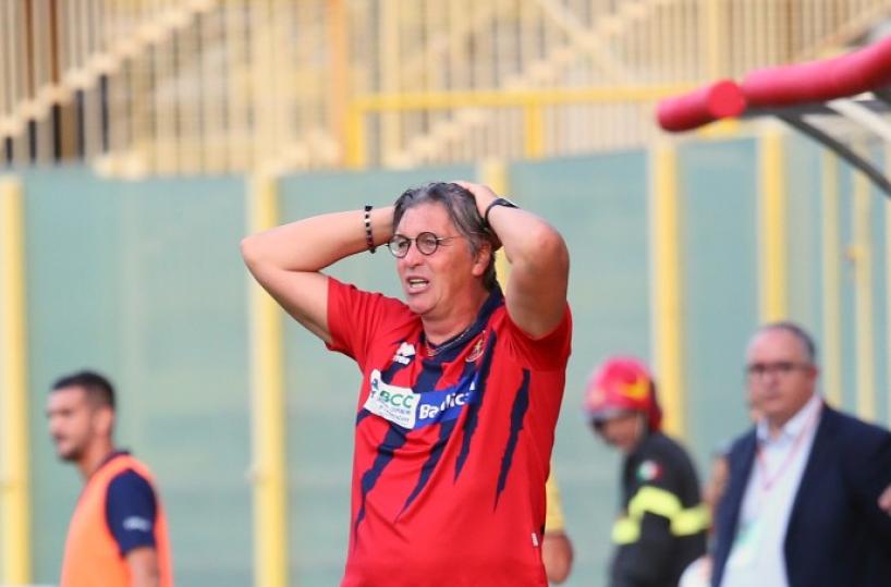 Calcio, l'allenatore Ragno dice addio al Potenza