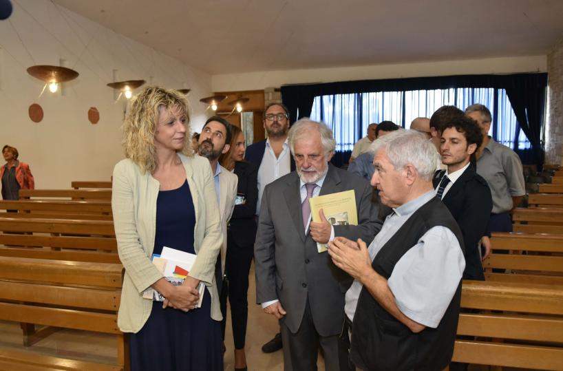 Matera, l'opinione pubblica si schiera con il ministro Lezzi