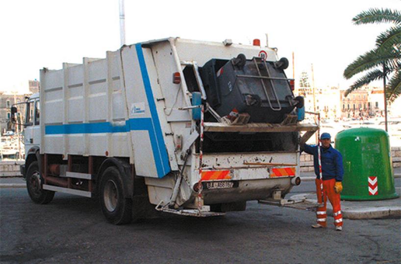 Amiu di Trani, i camion perdono liquidi per strada, multati