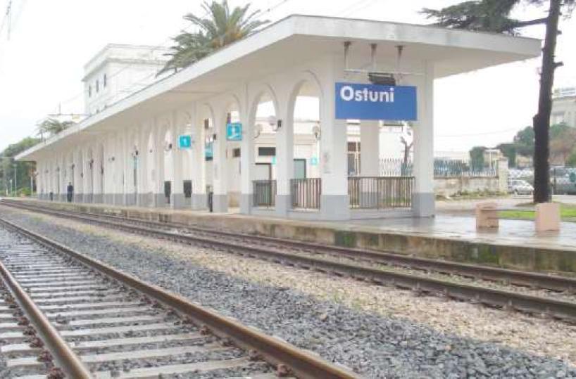 Ostuni, biglietteria chiusa, polemiche sulla stazione ferroviaria
