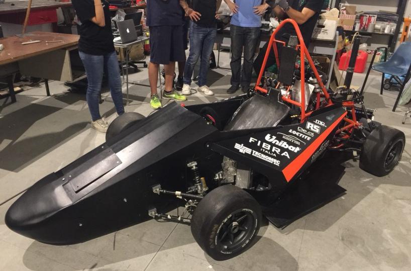 Bari, una superauto creata dagli studenti: ecco la monoposto da corsa